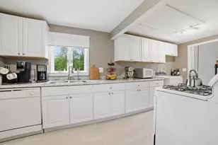 11 Scenic Dr, Worcester, MA 01602 - Photo 6