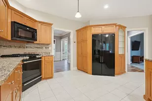 10 Essex St, Douglas, MA 01516 - Photo 22