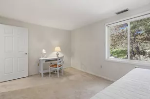 19 Bourbon St, Peabody, MA 01960 - Photo 16