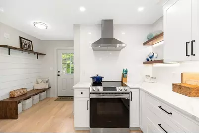 302 Western Ave #A, Gloucester, MA 01930 - Photo 2