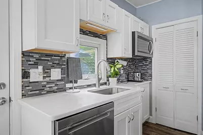 21 Dexter St, Holyoke, MA 01040 - Photo 8