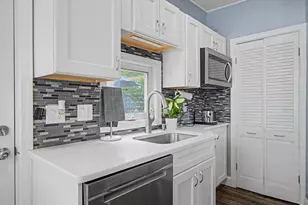 21 Dexter St, Holyoke, MA 01040 - Photo 8