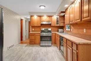 5 Tracy Dr, Wilbraham, MA 01095 - Photo 4