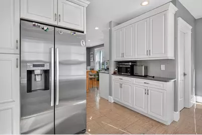 962 Pleasant St, Worcester, MA 01602 - Photo 10