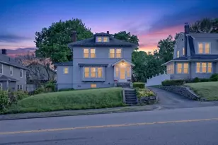 962 Pleasant St, Worcester, MA 01602 - Photo 2