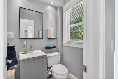 962 Pleasant St, Worcester, MA 01602 - Photo 12