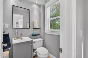 962 Pleasant St, Worcester, MA 01602 - Photo 12