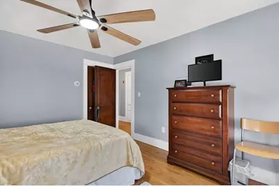 962 Pleasant St, Worcester, MA 01602 - Photo 16