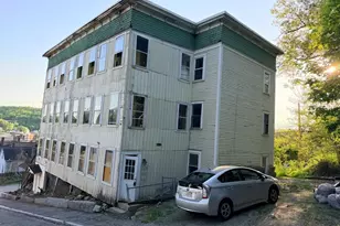 32 Mt Globe St, Fitchburg, MA 01420 - Photo 4