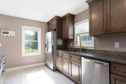 22 Marsh Ave, Southbridge, MA 01550 - Photo 6