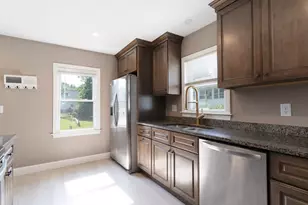 22 Marsh Ave, Southbridge, MA 01550 - Photo 6