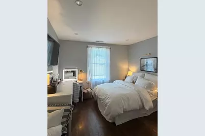 562 E 7th St #2, Boston, MA 02127 - Photo 8