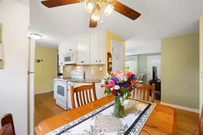 11 Pershing Ave, South Hadley, MA 01075 - Photo 10
