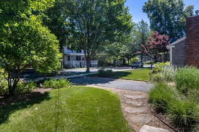33 Pearl St, Mattapoisett, MA 02739 - Photo 8