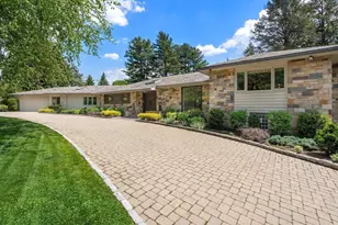9 Singletree Rd, Brookline, MA 02467 - Photo 2