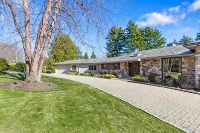 9 Singletree Rd, Brookline, MA 02467 - Photo 2