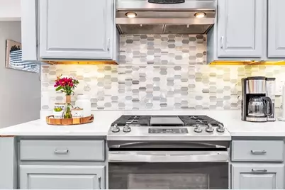 42 D St, Lowell, MA 01851 - Photo 14