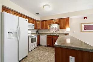 24 Greenleaves Dr, Amherst, MA 01002 - Photo 2