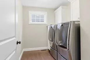 242 Pleasant St, Melrose, MA 02176 - Photo 24