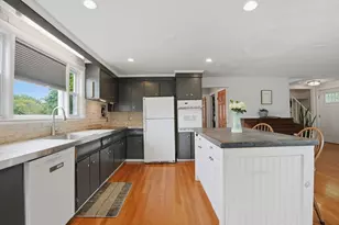 10 Newton St, Hull, MA 02045 - Photo 8