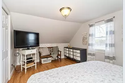 516 Lakeview Ave, Lowell, MA 01850 - Photo 12