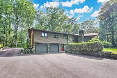 215 Barry St, Agawam, MA 01030 - Photo 32