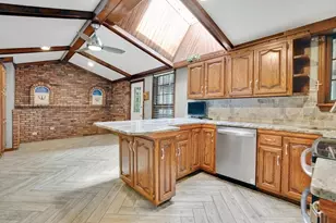 215 Barry St, Agawam, MA 01030 - Photo 10
