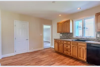 142 E Meadow Rd, Lowell, MA 01854 - Photo 12