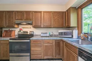 10 Walnut St, Montague, MA 01376 - Photo 6