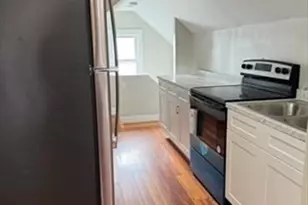 22 Clark St, Holyoke, MA 01040 - Photo 2