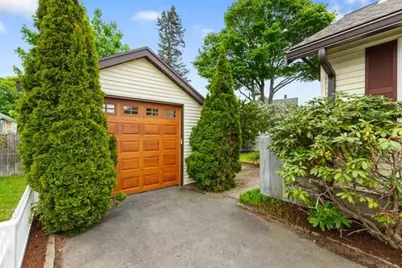 17 Ames St, Beverly, MA 01915 - Photo 4