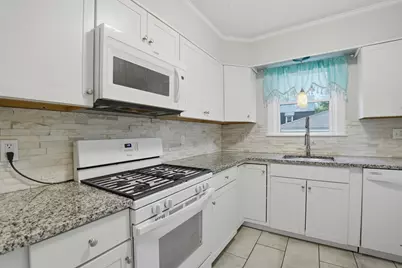8 Carver Street, Worcester, MA 01604 - Photo 12