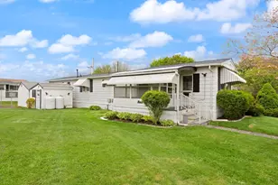 48 Easy St, Raynham, MA 02767 - Photo 2