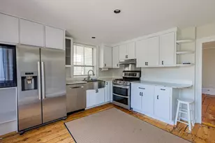 13 Elm St, Marblehead, MA 01945 - Photo 2
