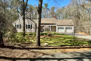 26 The Morgan Cir, Mashpee, MA 02649 - Photo 2