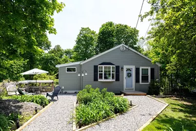 9 Shore Garden Rd, Hull, MA 02045 - Photo 2