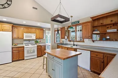 33 Hunt St, Weymouth, MA 02191 - Photo 8