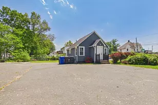 5 Barber St, Springfield, MA 01109 - Photo 2