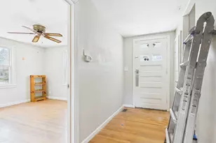 5 Barber St, Springfield, MA 01109 - Photo 32
