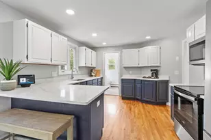 17 Blackthorne Cir, Hopkinton, MA 01748 - Photo 6
