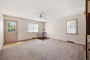 19-21 Wedgewood Cir, Springfield, MA 01129 - Photo 22