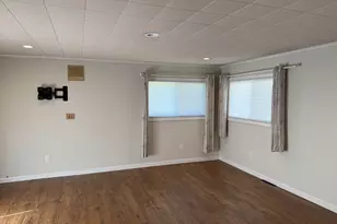 34 Lincoln St, Millville, MA 01529 - Photo 10