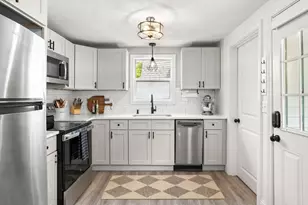 17 Woodbine Ave, Pembroke, MA 02359 - Photo 14