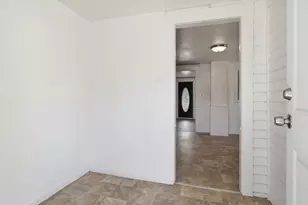 25 High St, Agawam, MA 01001 - Photo 10