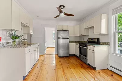7 Winter St #D, Amesbury, MA 01913 - Photo 4