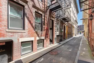 19 Bartlett Pl, Boston, MA 02113 - Photo 6