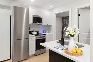 19 Bartlett Pl, Boston, MA 02113 - Photo 2