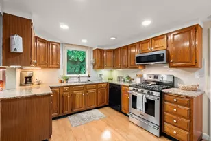 9 Roland St, Medford, MA 02155 - Photo 10