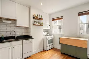 35 Story St, Boston, MA 02127 - Photo 4
