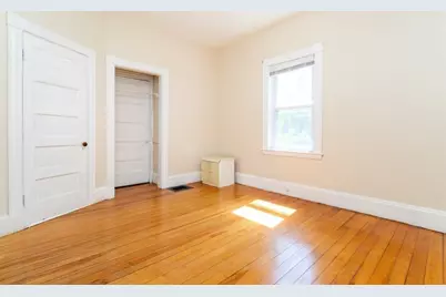 9 Cedrus Ave, Boston, MA 02131 - Photo 8